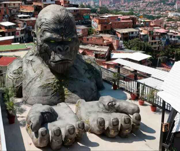 Escultura urbana monumental