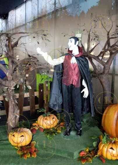 Escultura Temática Drácula Halloween Centro Comercial Oviedo Impresión 3D Medellín CR Studio 3D