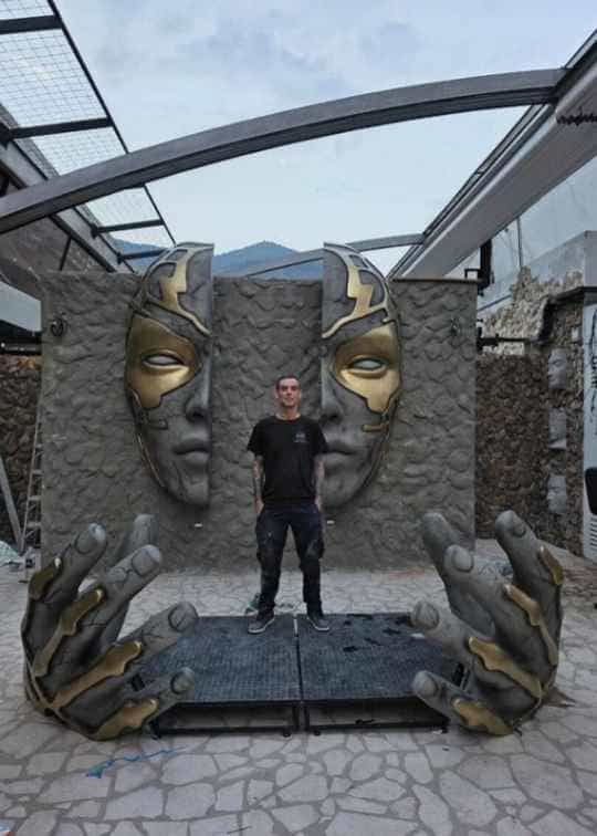 IMG 2 Escultura tematica interactiva escenario Zenith Rooftop Medellin by Cr Studio 3D